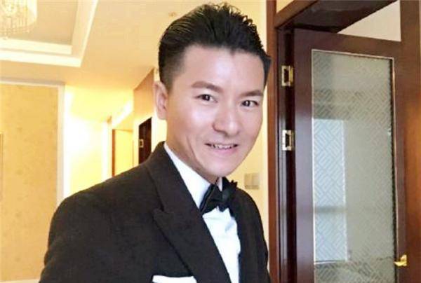 正版皇冠信用网口出租_“山寨版刘德华”:因太像本人被央视签约正版皇冠信用网口出租,排场却比真人还大