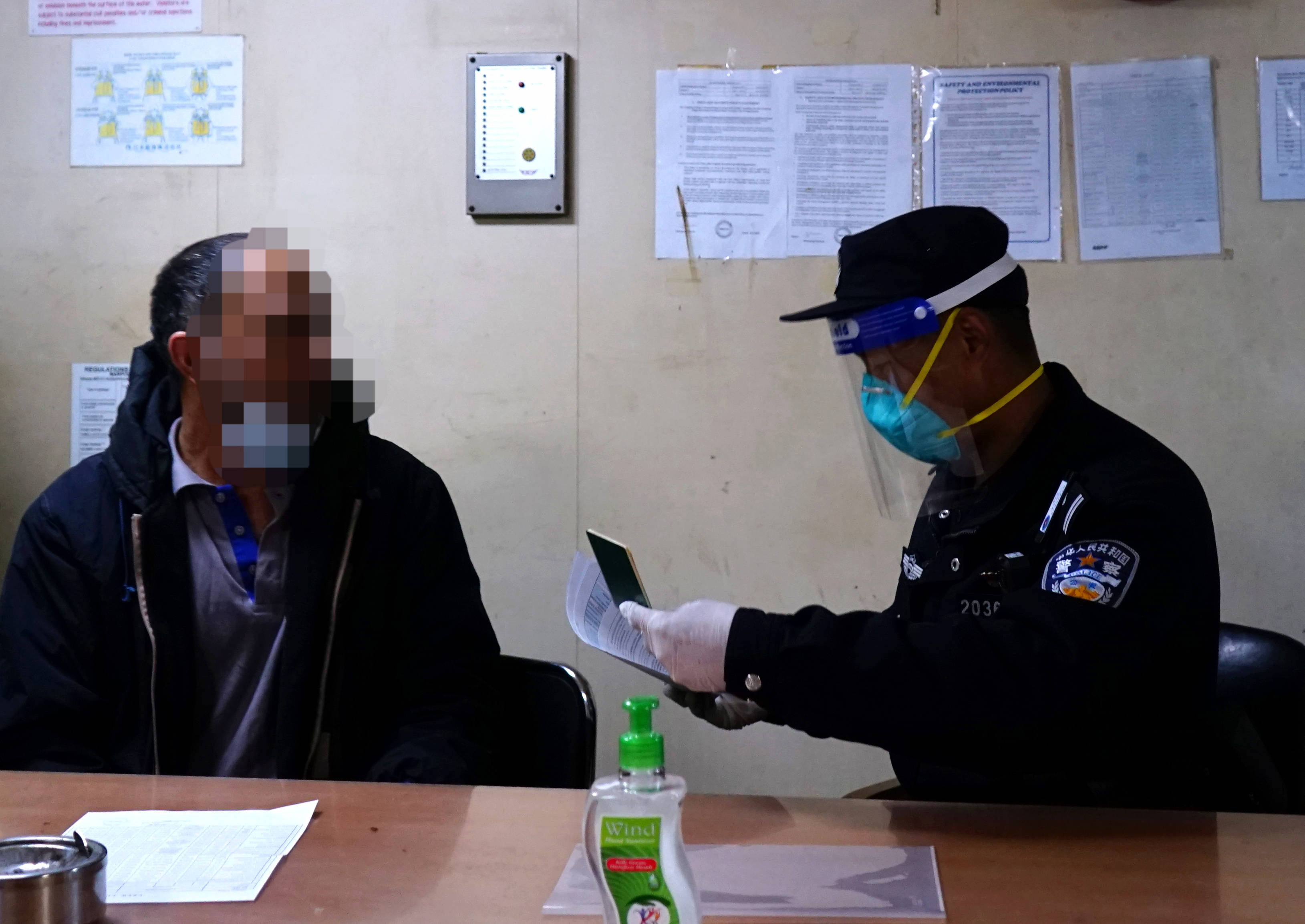 皇冠信用网登3代理_时间紧急皇冠信用网登3代理!警车变身“救护车”