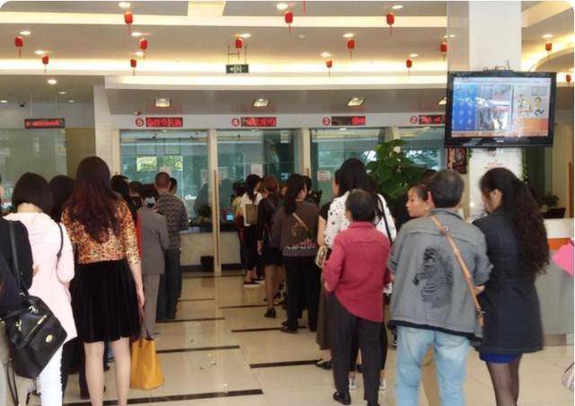 怎么开通皇冠信用网口_银行卡不要开短信告知怎么开通皇冠信用网口,大部分人没放心上,还好有银行人员提醒!