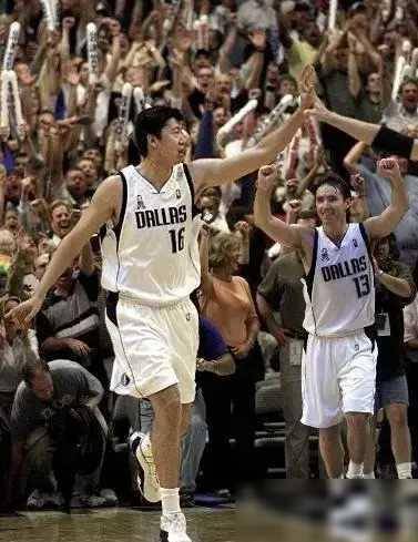 NBA篮球球探_NBA球探第3次现场考察杨瀚森NBA篮球球探!他和当年王治郅的篮球天赋谁更