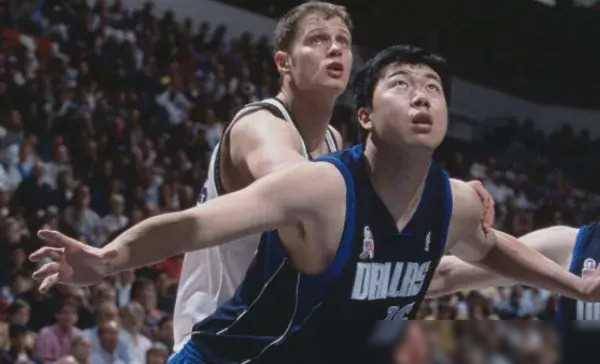 NBA篮球球探_NBA球探第3次现场考察杨瀚森NBA篮球球探!他和当年王治郅的篮球天赋谁更
