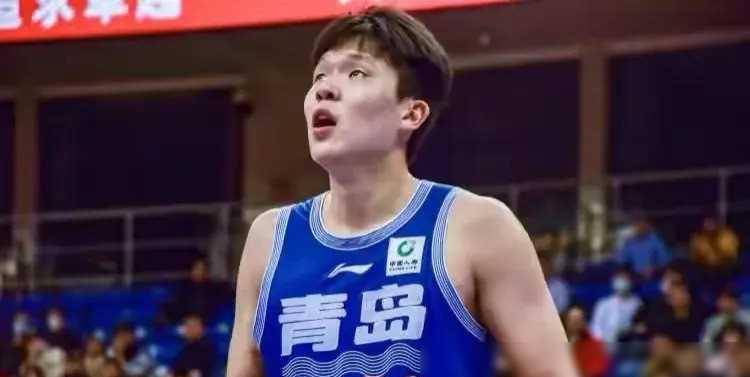 NBA篮球球探_NBA球探第3次现场考察杨瀚森NBA篮球球探!他和当年王治郅的篮球天赋谁更