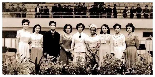 皇冠登一登二登三区别_连登皇冠登一登二登三区别,中国“主持第一人”! 64岁未婚未育,屡登春晚!
