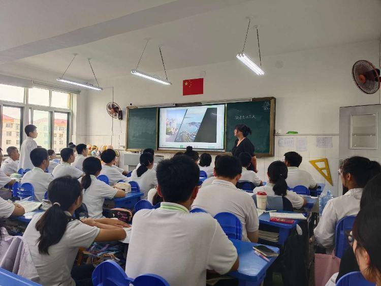 皇冠皇冠平台_视导明道皇冠皇冠平台,研教兴法——皇冠中学道法视导活动