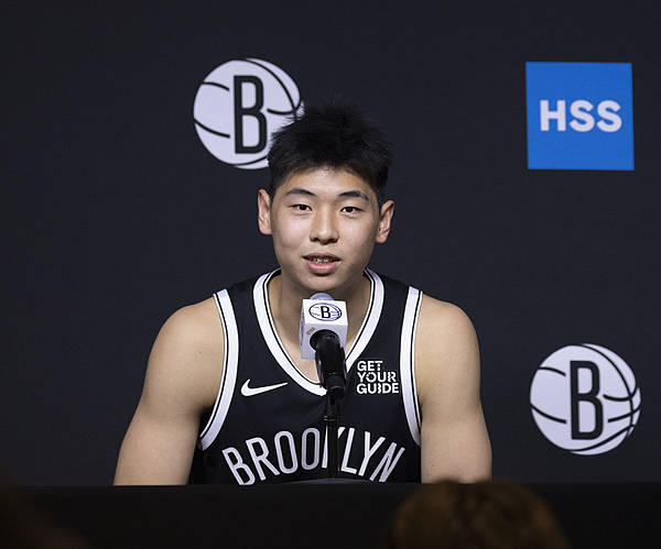 皇冠信用网代理注册_NBA | 崔永熙:花钱请队友吃饭请教经验 去发展联盟打球并非坏事