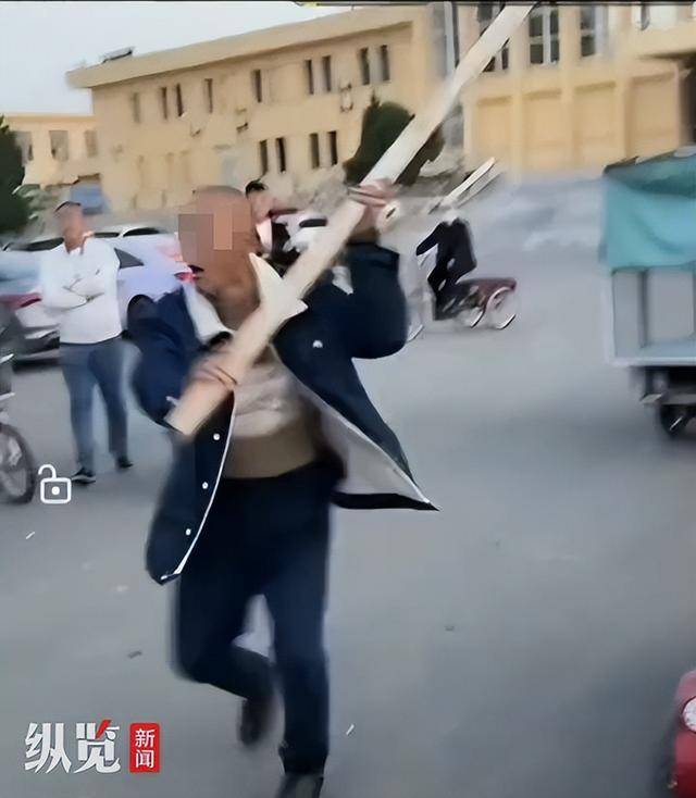 怎么申请皇冠信用网_山东菏泽南站一主播直播时被打?知情人称打人者是附近居民怎么申请皇冠信用网,当地回应:该地禁止直播