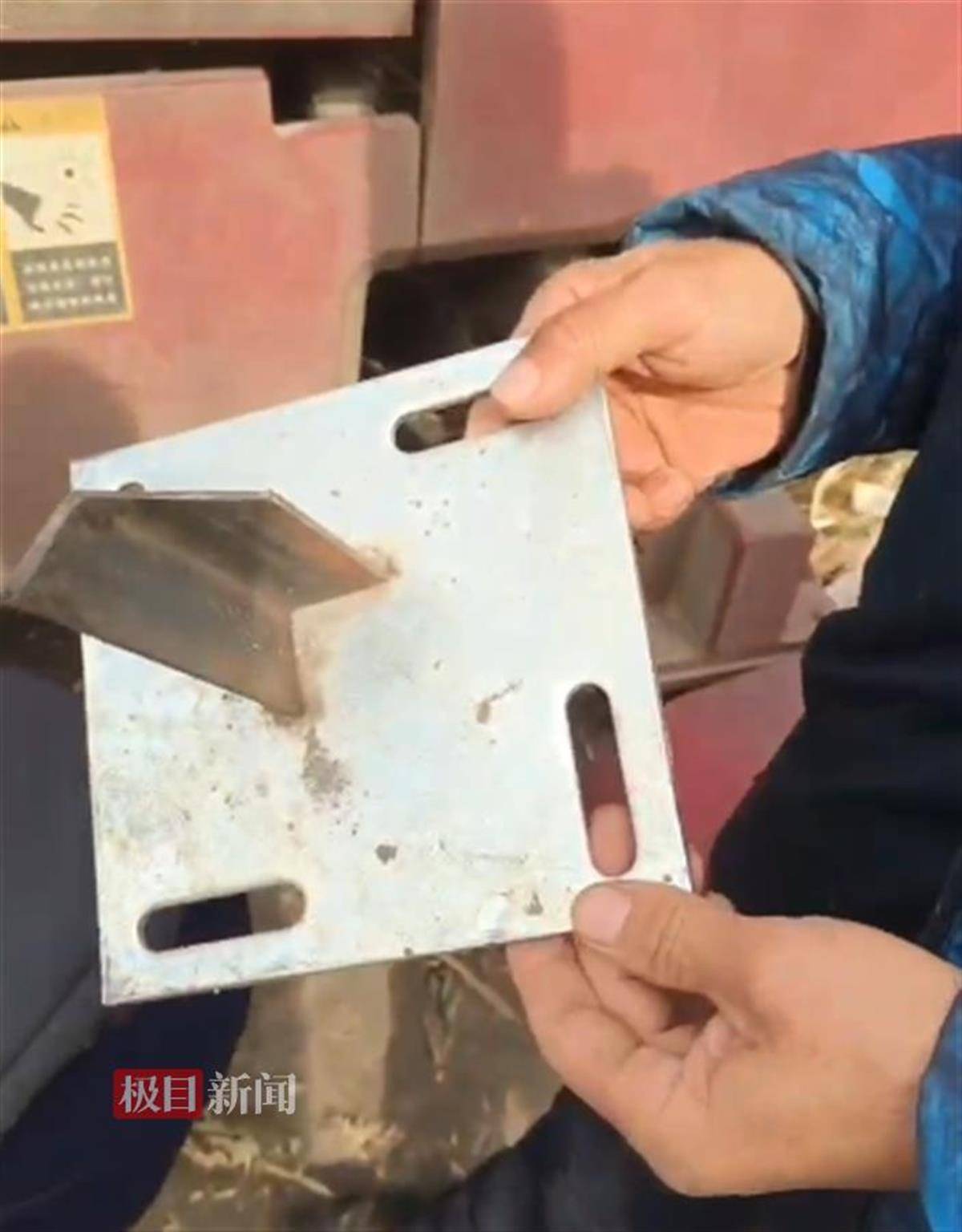 皇冠信用網怎么申请_哈尔滨多处玉米地出现尖锐角铁皇冠信用網怎么申请,多台农机被扎胎,警方介入