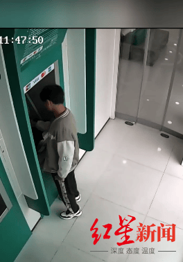 皇冠信用盘登2_男子捡到10多张银行卡皇冠信用盘登2,密码竟全部一样!他6次共取款8000元被警方抓获