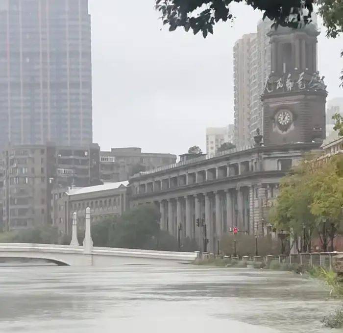 皇冠信用盘结算日是哪天_上海市民注意:暴雨将继续皇冠信用盘结算日是哪天,只要熬过今天就好!“苏州河满上来了?”官方最新回应→