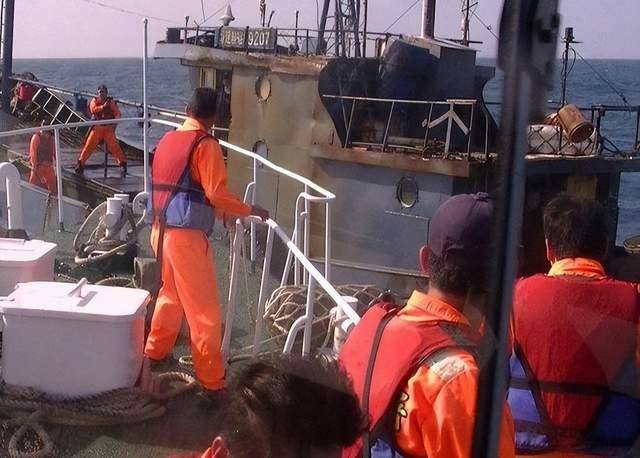 皇冠信用網出租_两岸舰船对峙72小时!岛内使出“拿手绝活”皇冠信用網出租,结果狼狈收场