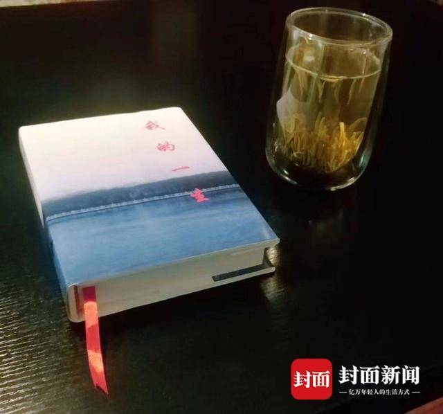 皇冠信用网会员开户申请_一本能赚3万元皇冠信用网会员开户申请!帮老人代写回忆录成“银发经济”新风口?|封面深镜