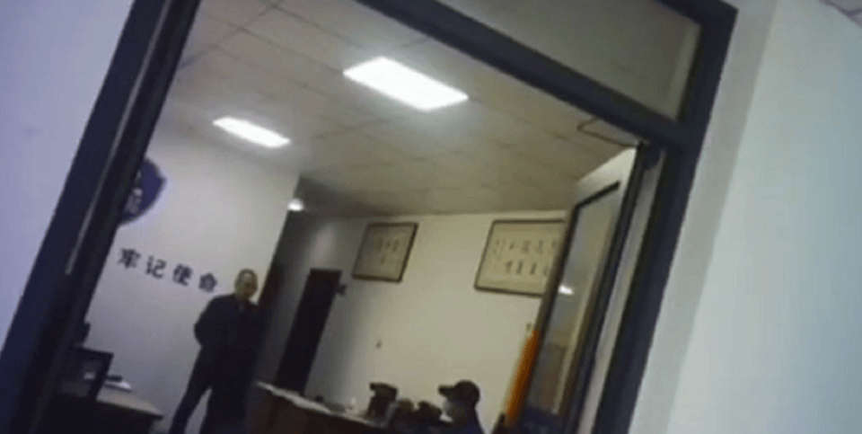 皇冠信用网在哪里开通_女子称将派出所长骂老人视频发上网皇冠信用网在哪里开通,被对方带十多人找上门,警方回应