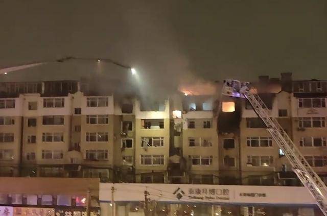 皇冠信用网开户_吉林长春一居民楼深夜疑发生燃气爆炸后起火皇冠信用网开户,官方:5人受伤,其中2人伤势较重