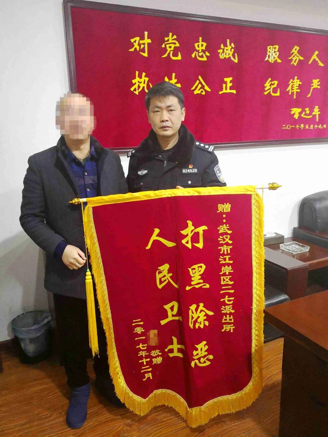 皇冠登1登2登3出租_深夜皇冠登1登2登3出租,派出所所长昏倒在副所长寝室门外……