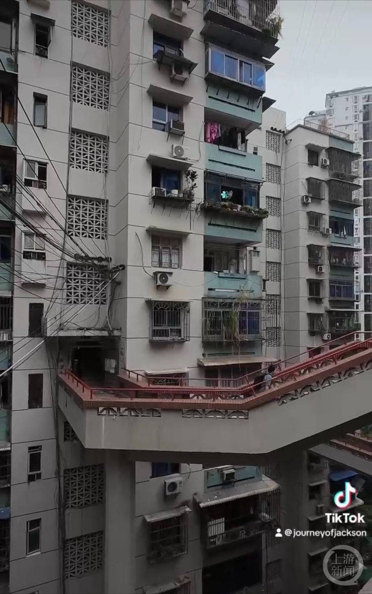 皇冠信用網登123出租_重庆小哥把“上班之路”发到网上皇冠信用網登123出租,全世界网友惊呆了!