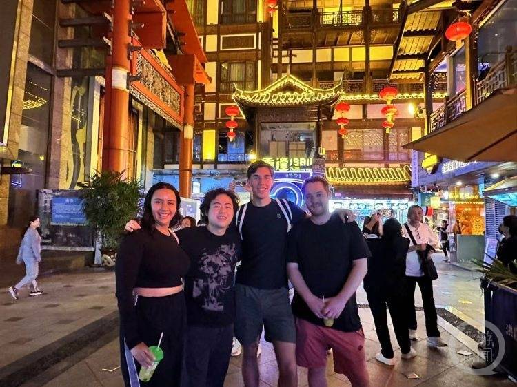 皇冠信用網登123出租_重庆小哥把“上班之路”发到网上皇冠信用網登123出租,全世界网友惊呆了!