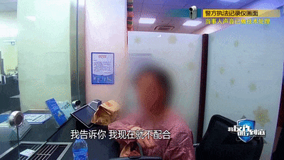 皇冠足球平台代理_37岁女教师欲取现700万元皇冠足球平台代理,“我就喜欢把钱扔水里!”
