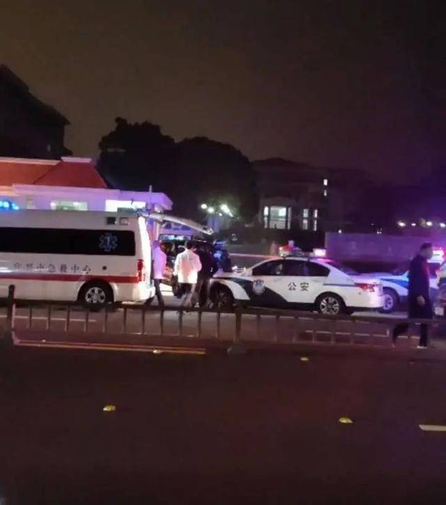 皇冠登3管理出租_江苏一高校发生持刀伤人事件皇冠登3管理出租,致8死17伤,刚刚,警方通报