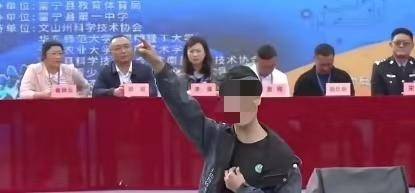 如何注册皇冠足球代理_学生上台指责学校“有钱建草堂没钱修宿舍”如何注册皇冠足球代理,云南富宁已成立调查组