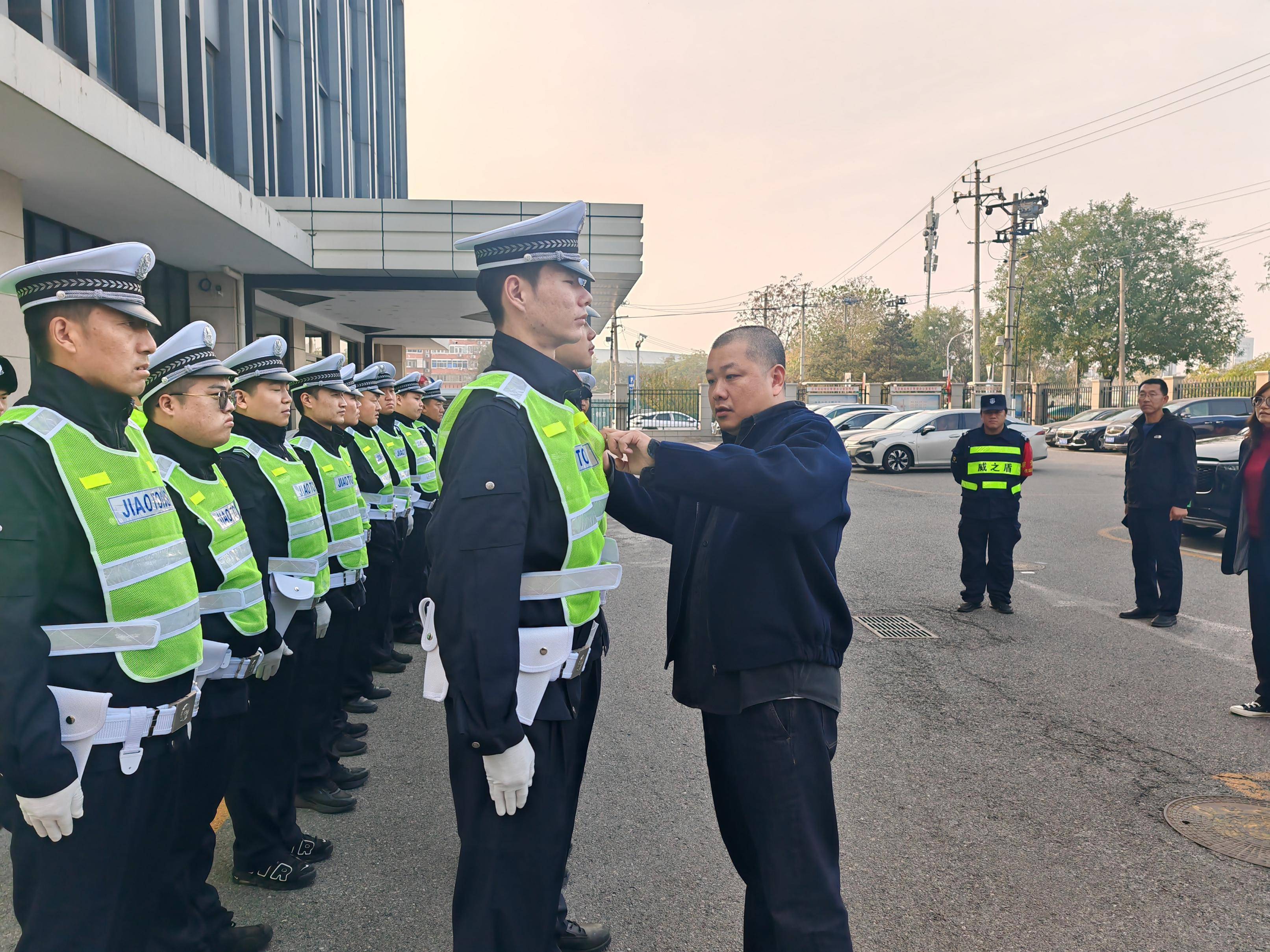 信用网皇冠申请注册_北京三大火车站信用网皇冠申请注册,交通联勤正式上岗