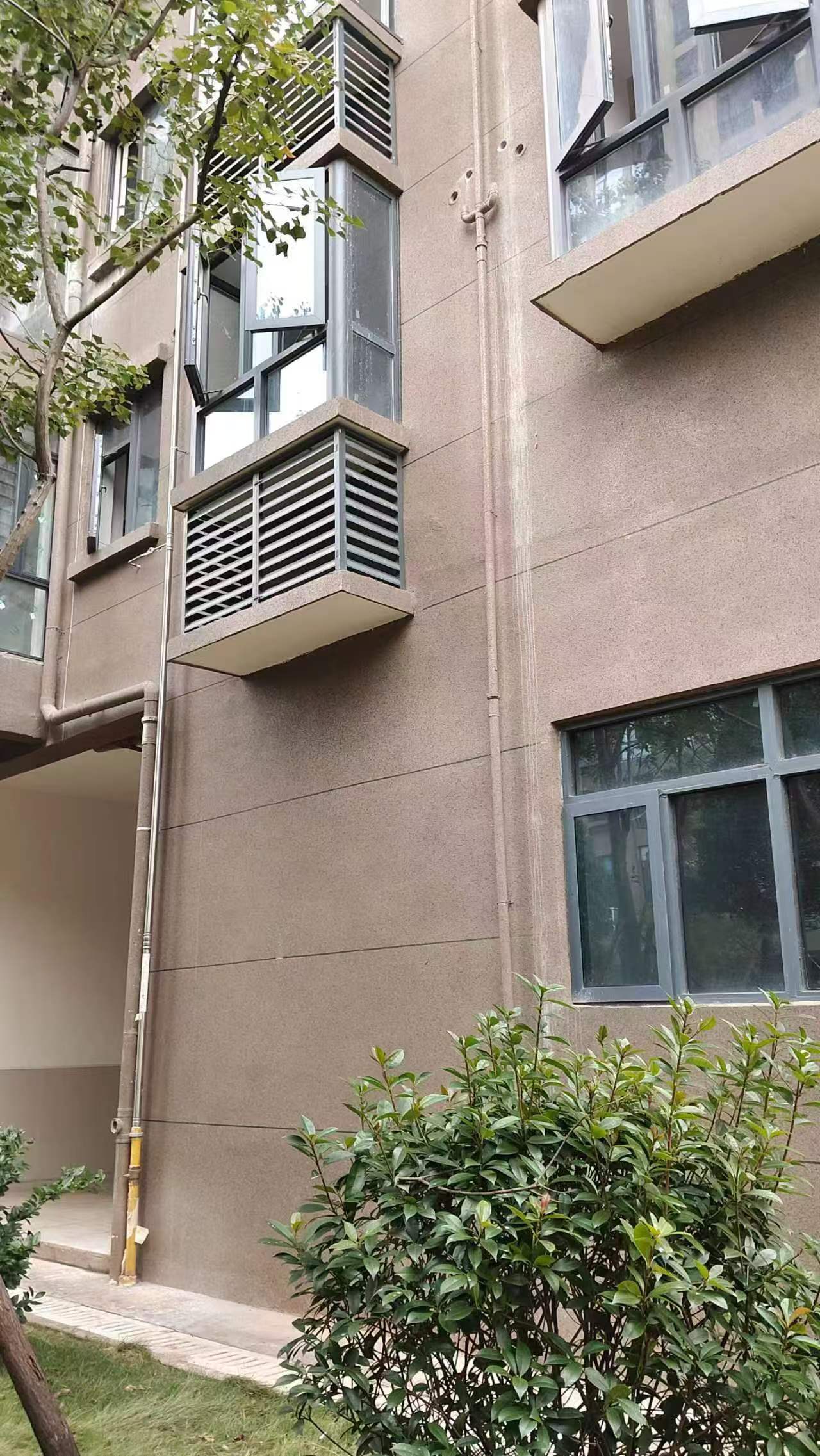 皇冠信用網会员注册网址_空调机位被楼下邻居占用皇冠信用網会员注册网址,娄底女业主无法入住起诉索赔11万!邻居:我的也被占了