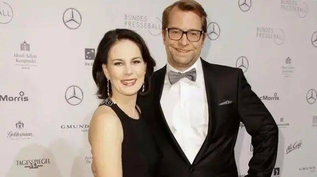 皇冠信用网会员申请_她官宣离婚!否认有新伴侣皇冠信用网会员申请,将与前夫共同抚养两个孩子