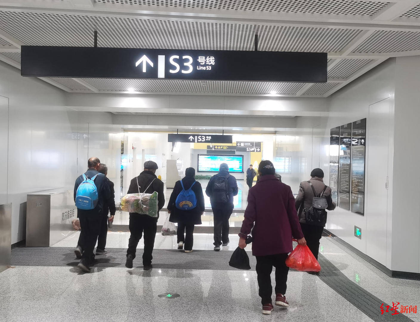 皇冠信用網会员账号_“买菜大军”从成都坐地铁到资阳买菜?记者实探:多为老年人皇冠信用網会员账号,“图农家菜新鲜”