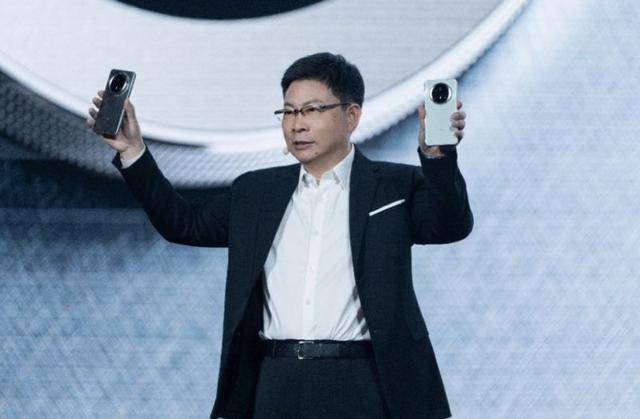 皇冠信用网正网_Mate新机鸿蒙系统“二选一”皇冠信用网正网,华为苹果激战国内高端机市场