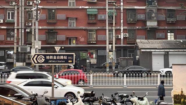 皇冠信用网登2_年轻人正在抢购北京老破小:便宜、要涨、先上车再说