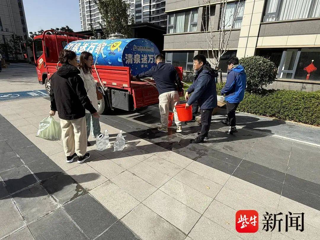 皇冠信用网去哪里弄_一夜之间皇冠信用网去哪里弄,江苏南京一居民家中自来水竟流出“湖水蓝”