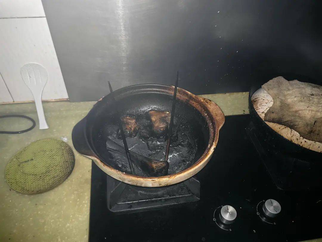 皇冠信用盘在哪里开通_险酿大祸!深圳一住宅突然着火皇冠信用盘在哪里开通,只因房主忘记这事......