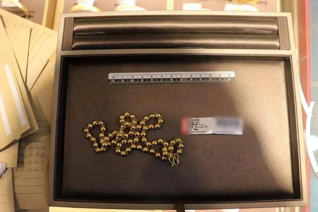 皇冠信用网会员申请_“狸猫换太子”皇冠信用网会员申请!女员工偷换40余万元黄金被抓