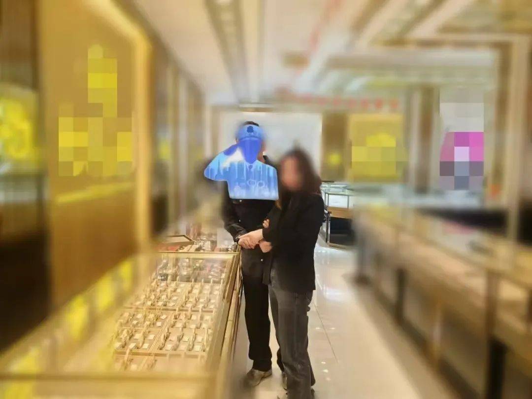 皇冠信用网会员申请_“狸猫换太子”皇冠信用网会员申请!女员工偷换40余万元黄金被抓