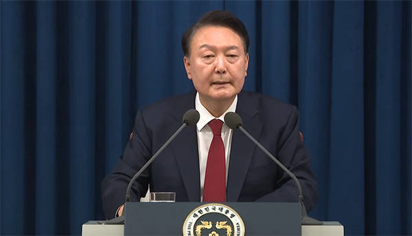 皇冠登3代理申请_韩媒:尹锡悦宣布戒严前皇冠登3代理申请,绝大多数内阁成员都强烈反对