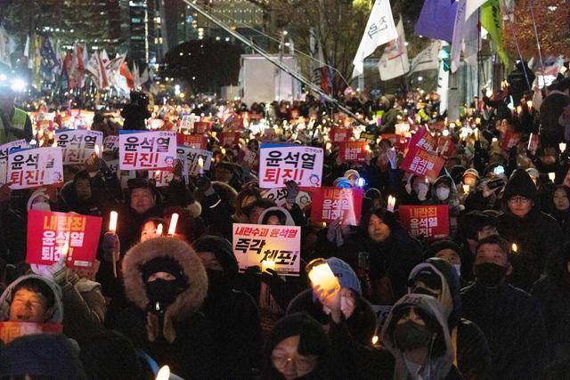 如何申请皇冠信用盘_韩国总统尹锡悦上午道歉下午躲过弹劾如何申请皇冠信用盘,能逃过可判死刑的“叛国罪”吗?