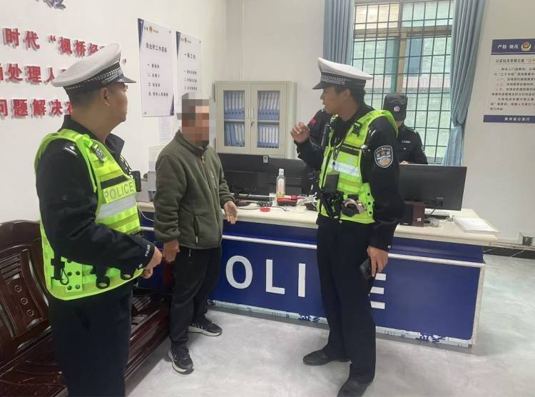 皇冠信用开户_女孩报警称被绑架上了高速皇冠信用开户,民警将其解救后,竟有反转……