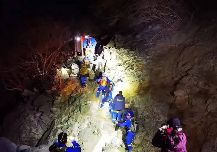 信用盘怎么开户_北京一男子带娃登山意外身亡信用盘怎么开户!8岁孩子:以为爸爸只是睡着了
