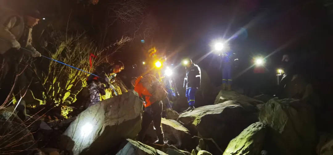 信用盘怎么开户_北京一男子带娃登山意外身亡信用盘怎么开户!8岁孩子:以为爸爸只是睡着了