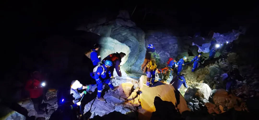 信用盘怎么开户_北京一男子带娃登山意外身亡信用盘怎么开户!8岁孩子:以为爸爸只是睡着了