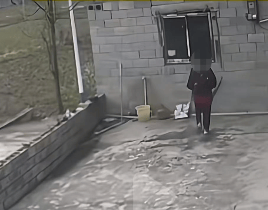 皇冠信用网需要押金吗_贵州一母亲发布儿子自尽前监控画面皇冠信用网需要押金吗,称后悔没有陪伴 当地权威部门回应