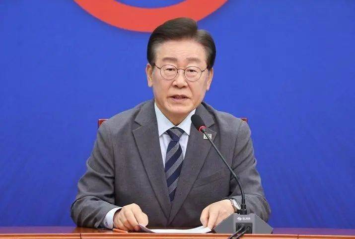 如何注册皇冠足球代理_韩国政坛惊天翻转:尹锡悦陷叛乱漩涡如何注册皇冠足球代理,新总统人选扑朔迷离,究竟谁笑到最后?