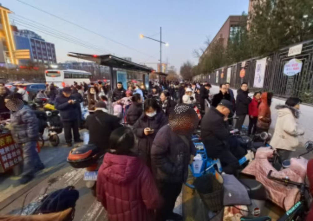 皇冠信用网代理_山西太原各中小学门口交通拥堵不堪皇冠信用网代理,安全隐患不容忽视