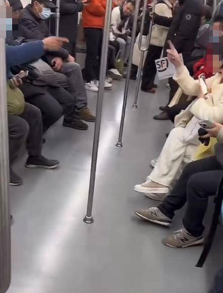 皇冠信用盘平台出租_女子称在地铁内被男子辱骂皇冠信用盘平台出租,反怼“你在上海几套房”,上海地铁回应