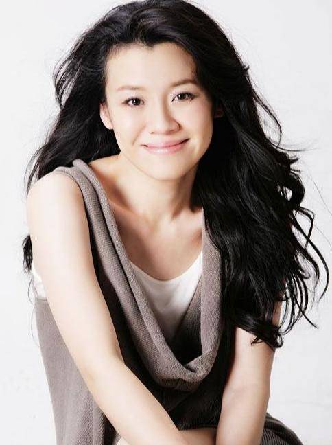 皇冠信用网会员注册_她本是阔太太皇冠信用网会员注册,被导演喊来临时救场,却意外走红,50岁片约不断