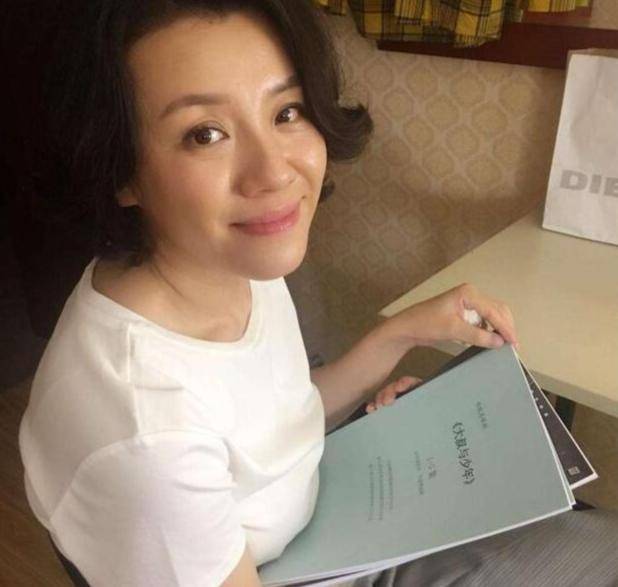 皇冠信用网会员注册_她本是阔太太皇冠信用网会员注册,被导演喊来临时救场,却意外走红,50岁片约不断