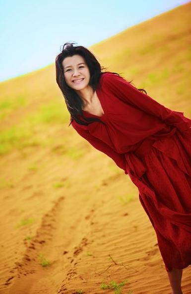 皇冠信用网会员注册_她本是阔太太皇冠信用网会员注册,被导演喊来临时救场,却意外走红,50岁片约不断