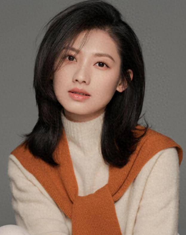 皇冠足球平台代理_端庄美丽的东北姑娘皇冠足球平台代理,演9次女一号没红,如今终于红了