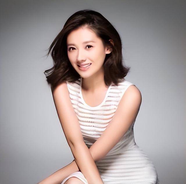 皇冠足球平台代理_端庄美丽的东北姑娘皇冠足球平台代理,演9次女一号没红,如今终于红了