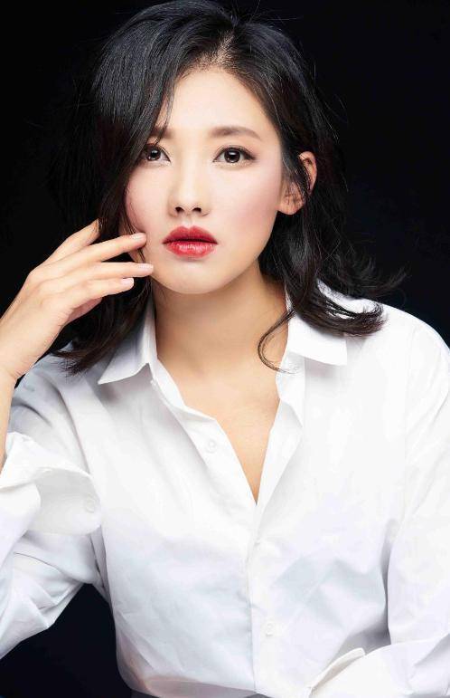 皇冠足球平台代理_端庄美丽的东北姑娘皇冠足球平台代理,演9次女一号没红,如今终于红了