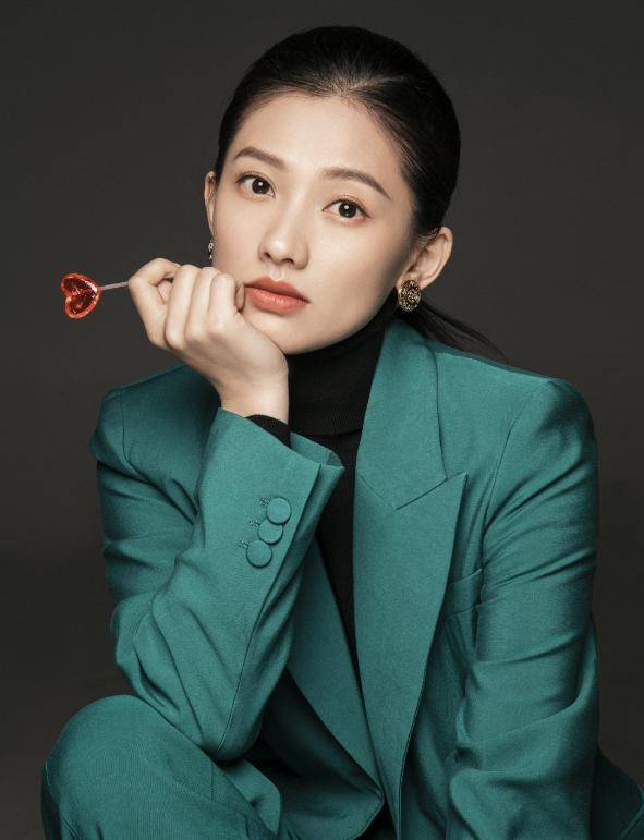 皇冠足球平台代理_端庄美丽的东北姑娘皇冠足球平台代理,演9次女一号没红,如今终于红了